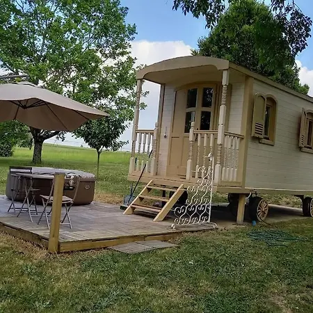 Casa vacanze Roulotte Cosy Avec Jacuzzi Dans Parc Chateau