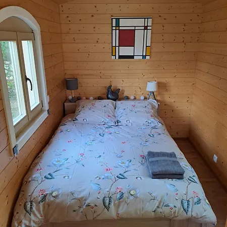 Casa vacanze Roulotte Cosy Avec Jacuzzi Dans Parc Chateau *