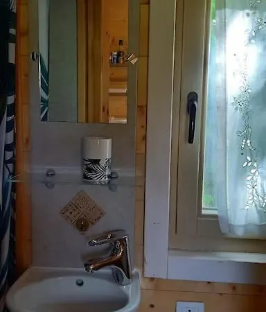 Casa vacanze Roulotte Cosy Avec Jacuzzi Dans Parc Chateau Montignac-de-Lauzun