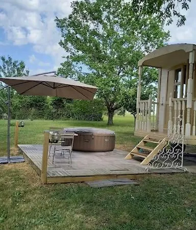 Roulotte Cosy Avec Jacuzzi Dans Parc Chateau Casa vacanze Montignac-de-Lauzun