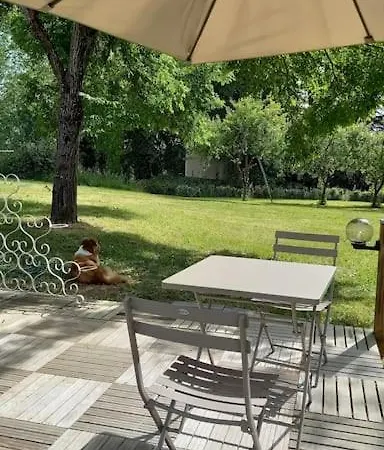 Casa vacanze Roulotte Cosy Avec Jacuzzi Dans Parc Chateau *